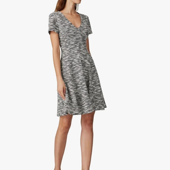 Slate & Willow Dresses & Skirts - Slate & Willow Cap Sleeve V-neck Women's Dress
